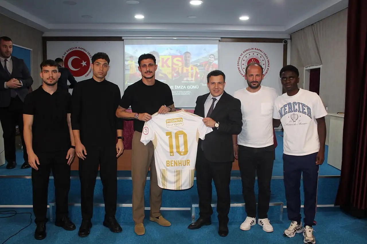 Kayserisporlu futbolculardan çocuk hükümlülere anlamlı ziyaret