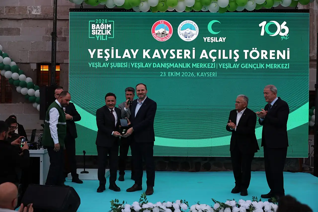 Vali Çiçek, Yeşilay'ın Üstün Hizmet Madalyası'na layık görüldü