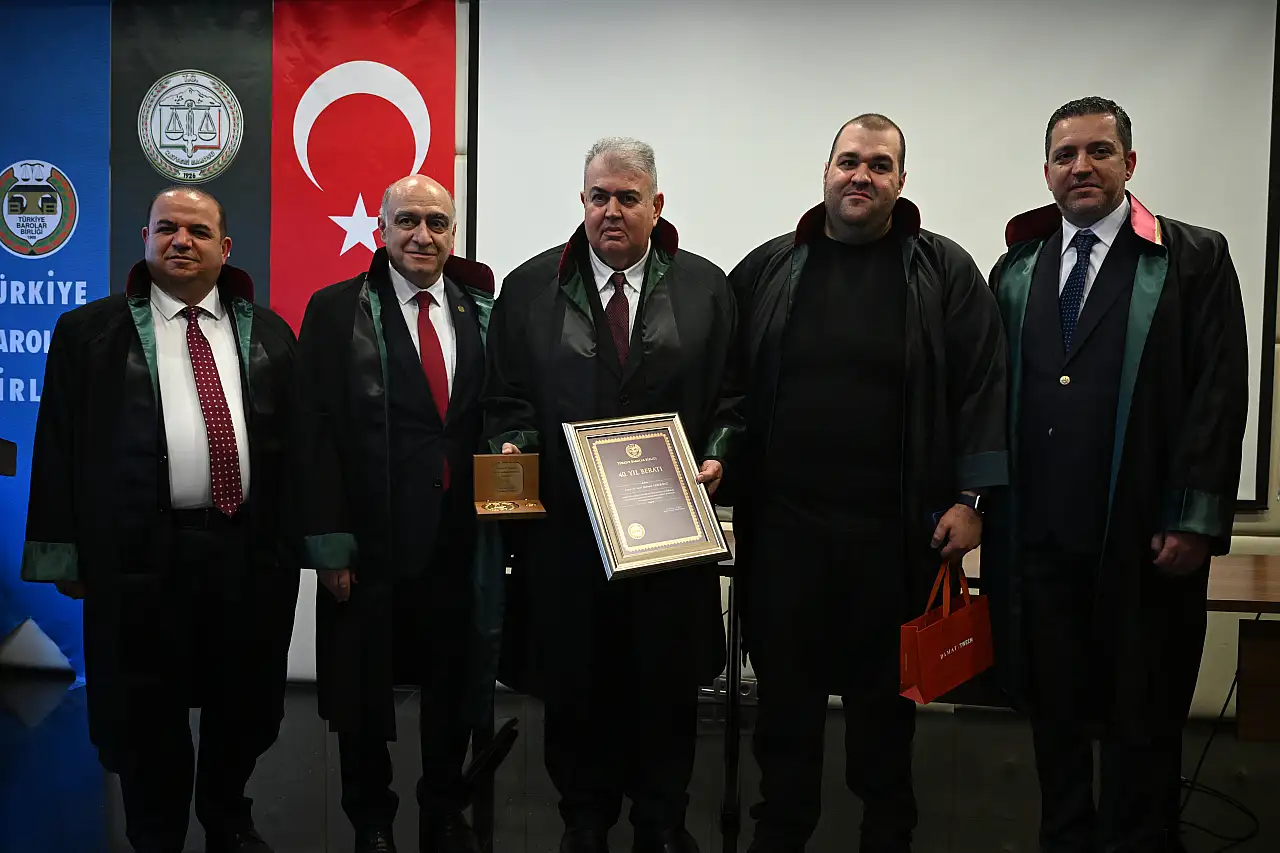 Baba-oğul adliyede de ayrılmadı