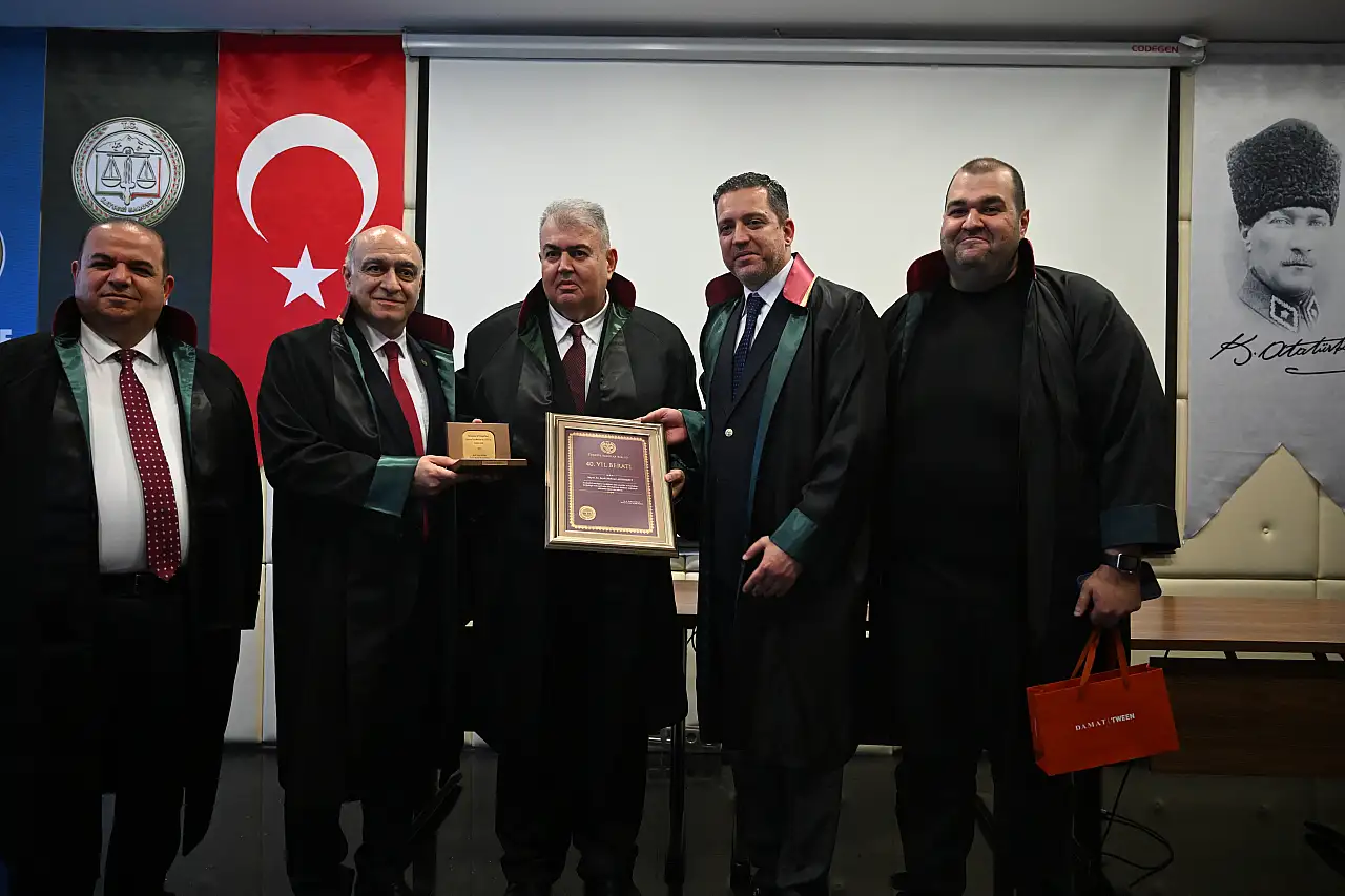 Baba-oğul adliyede de ayrılmadı