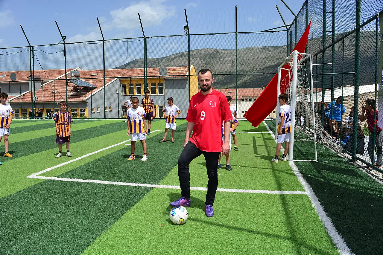Eski futbolcu yeniden yeşil sahada