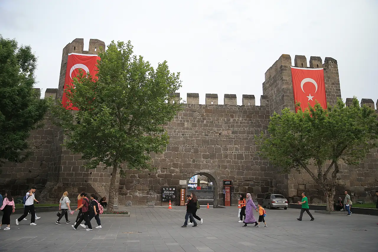 Çocuk mumyalarından gözyaşı şişelerine kadar binlerce eser bu müzede