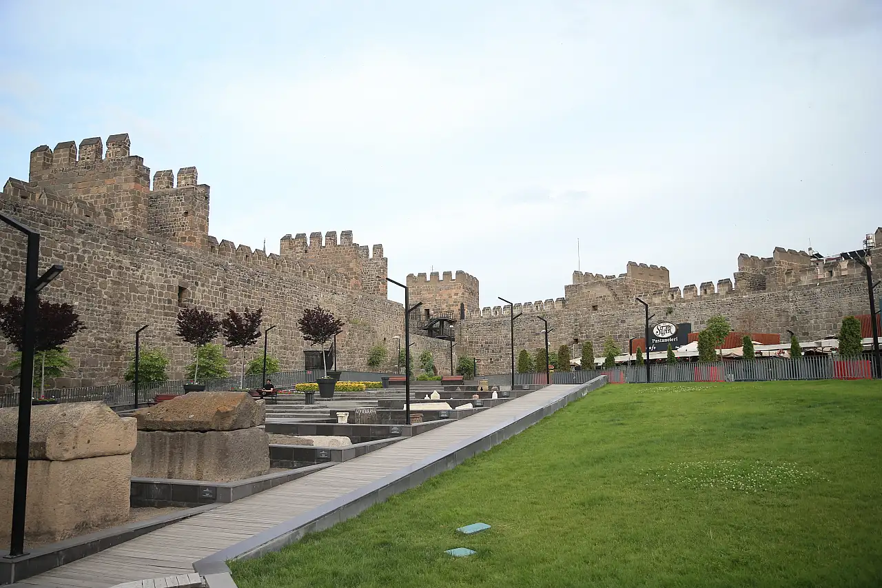 Çocuk mumyalarından gözyaşı şişelerine kadar binlerce eser bu müzede