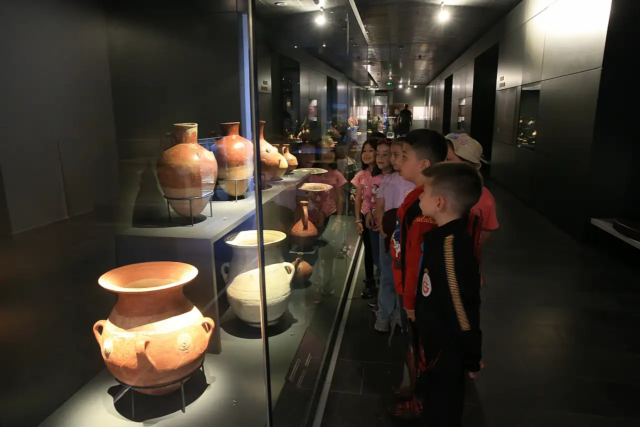 Çocuk mumyalarından gözyaşı şişelerine kadar binlerce eser bu müzede