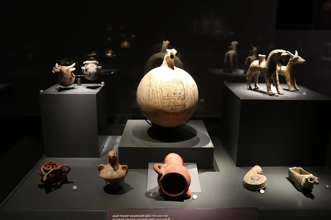 Çocuk mumyalarından gözyaşı şişelerine kadar binlerce eser bu müzede