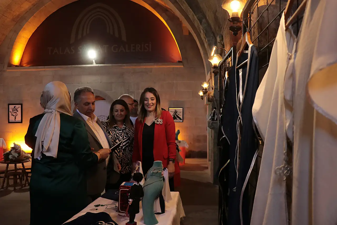 Tarihi kilisede Çerkes motifleri sergilendi