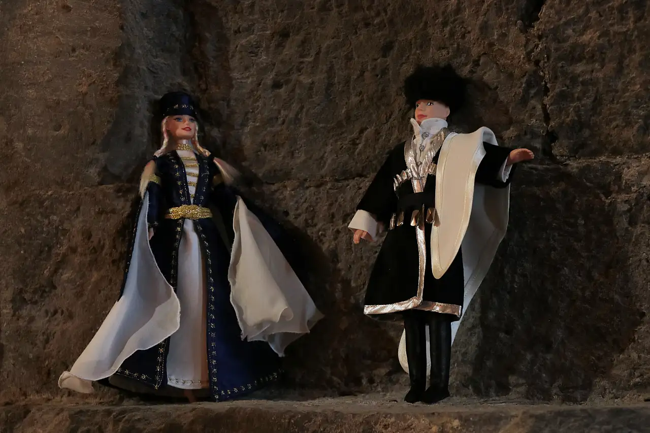 Tarihi kilisede Çerkes motifleri sergilendi