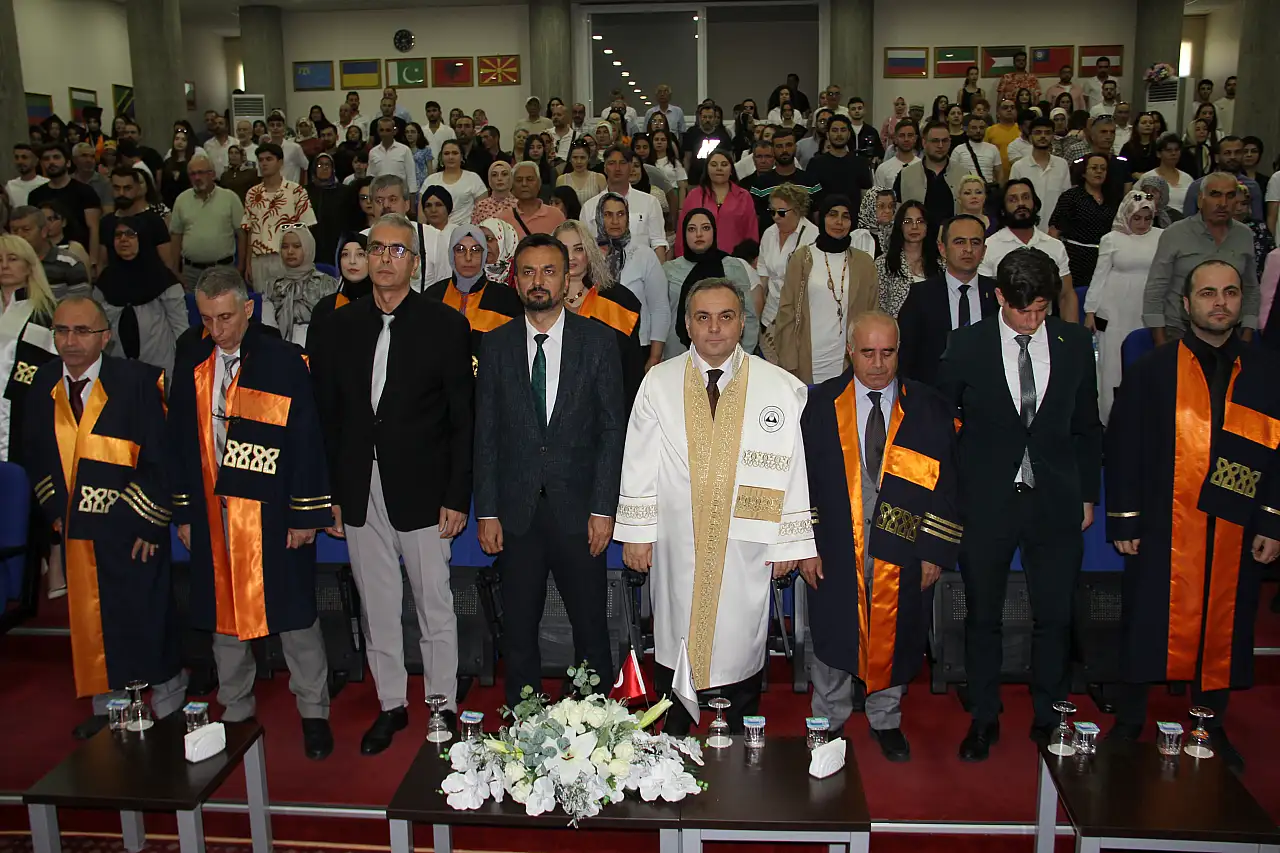 ERÜ Turizm Fakültesinde mezuniyet coşkusu