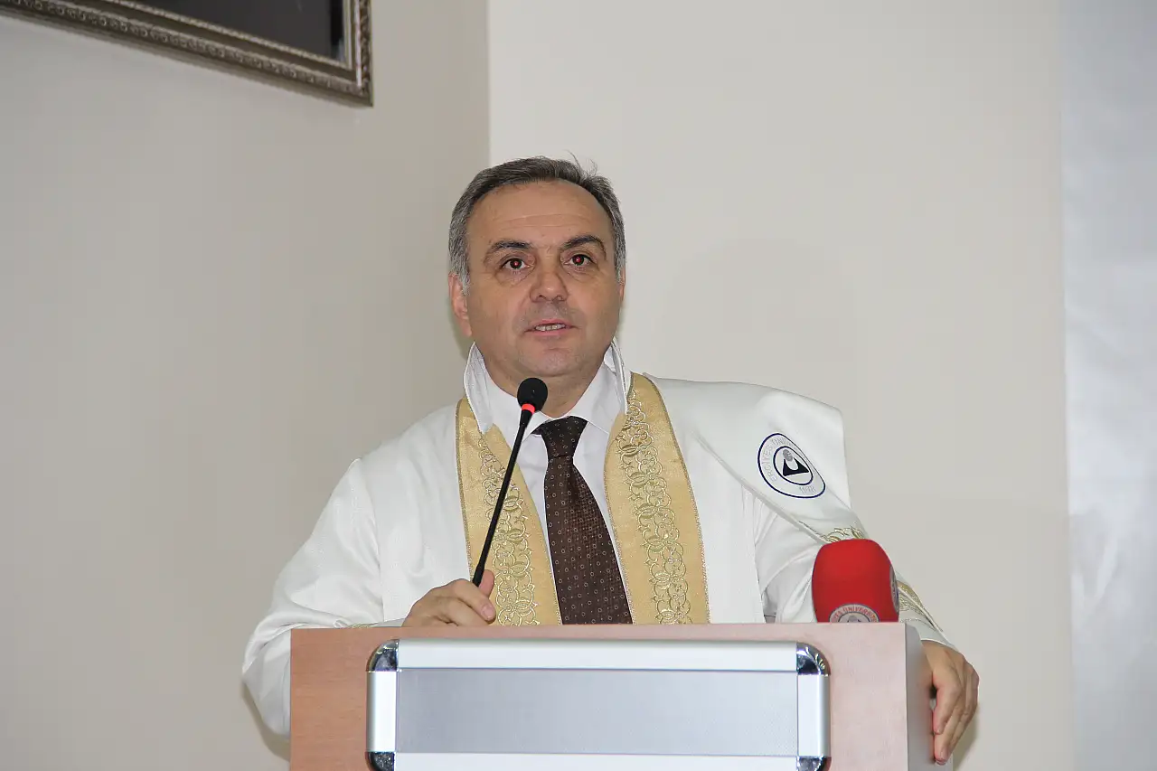 ERÜ Turizm Fakültesinde mezuniyet coşkusu