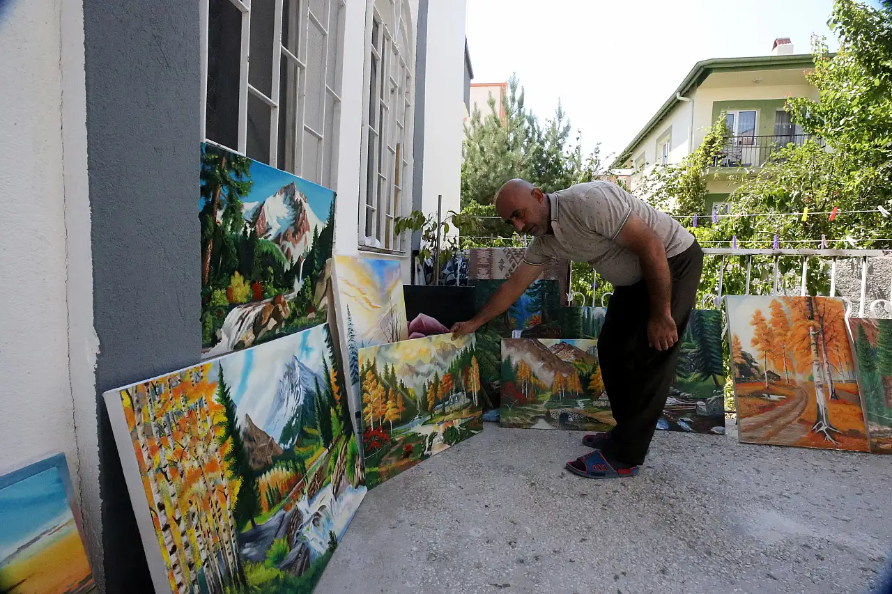 Develi'nin müezzin ressamının ibadet ve sanat arasındaki yolculuğu