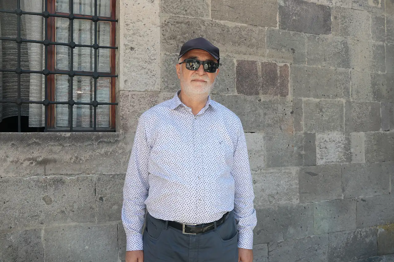 890 yıllık Kayseri'nin tarihi camisinin kapıları yenilendi!