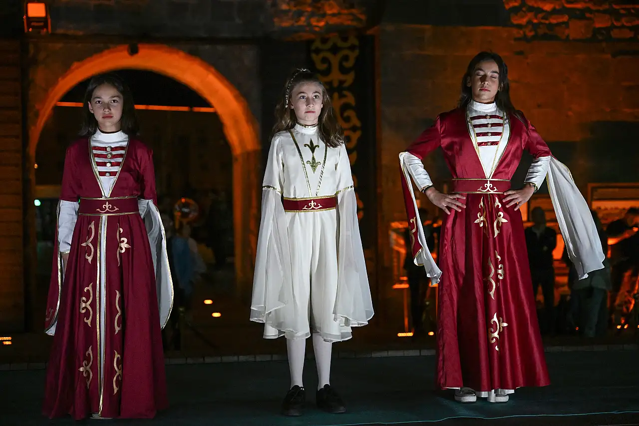 Kayseri Kalesi'nde Çerkes kıyafetleri defilesi