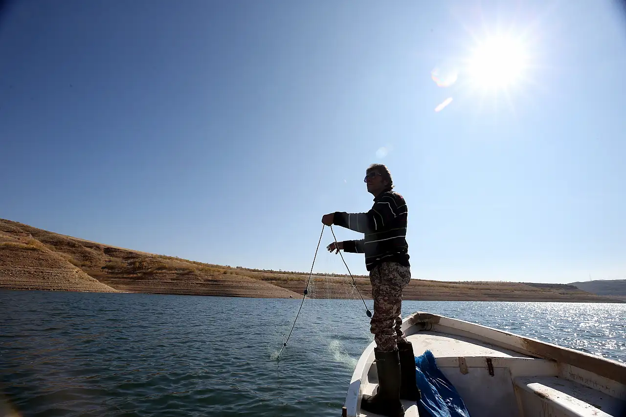 Yıllar önce sular altında kalan köyünde bakın ne yapıyor?