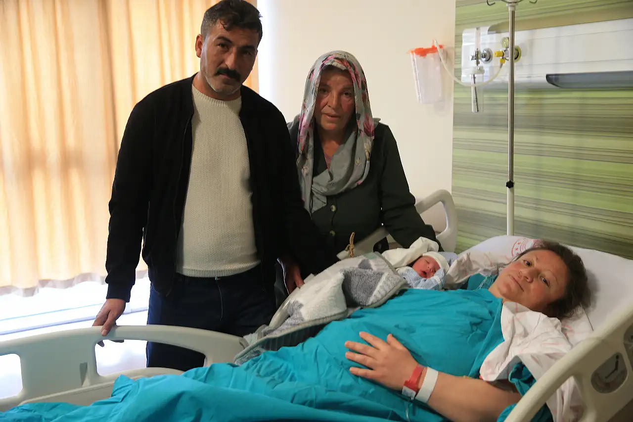 Bebeklerine doktorun adını verdiler