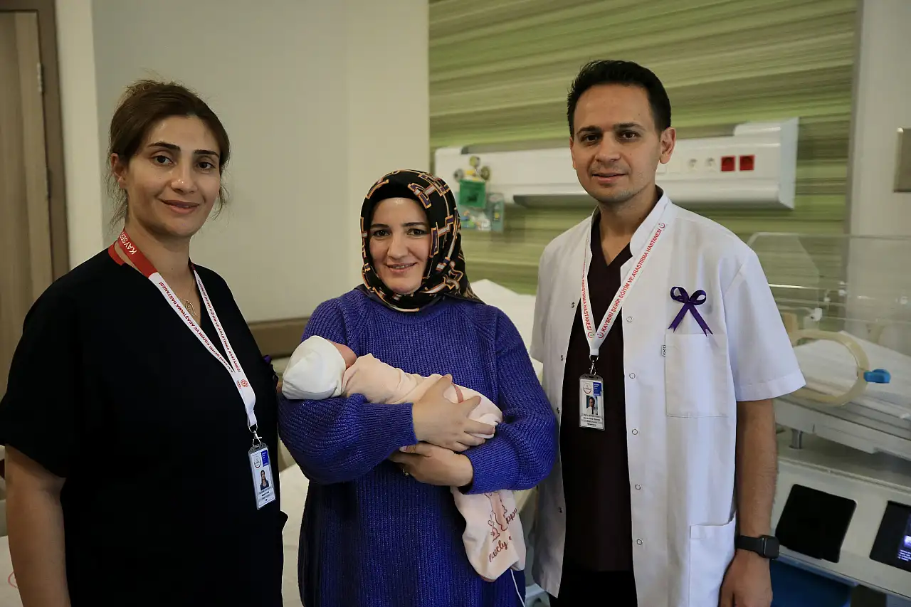900 gram doğan Ayşe bebek yaşam mücadelesini kazandı