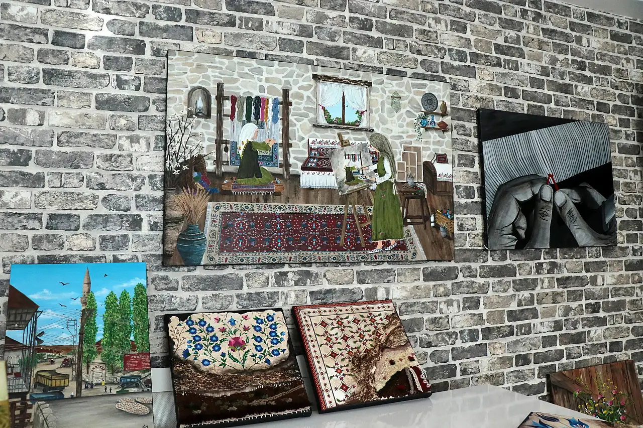 Resim ve dokuma sanatını birleştiren yetenek