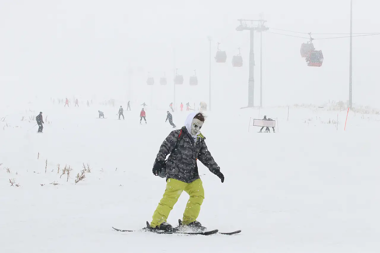 Erciyes'te kayak modası değişiyor: Tilki, canavar, kurbağa...