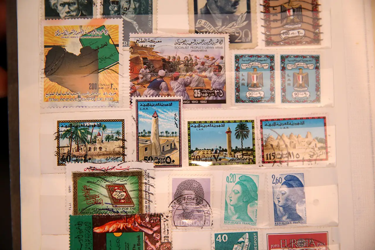 53 yılda 10 bin adet biriktrdi! 70 ülkenin izlerini taşıyor