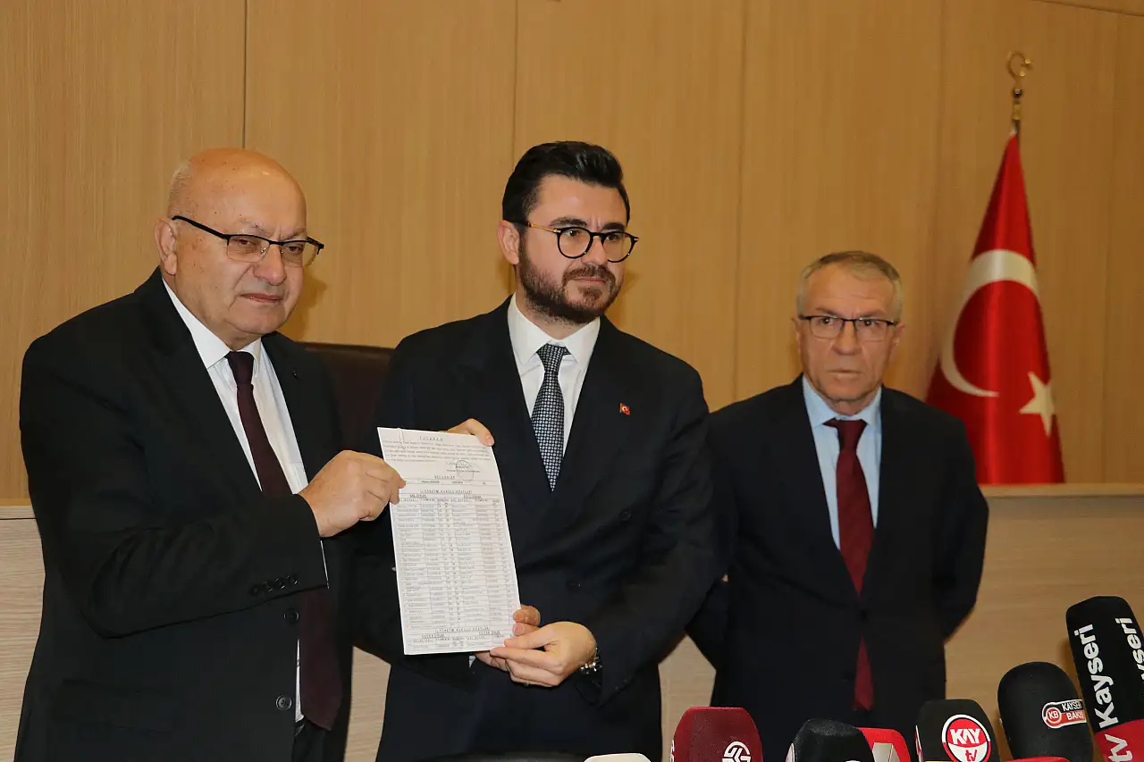 AK Parti'de yeni Başkan mazbatasını aldı