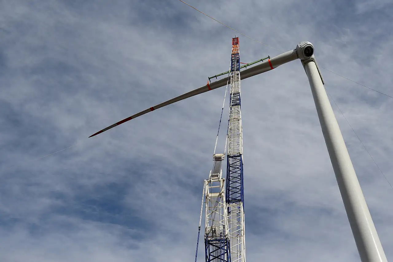 600 tonluk devasa kanatlar elektrik üretiyor