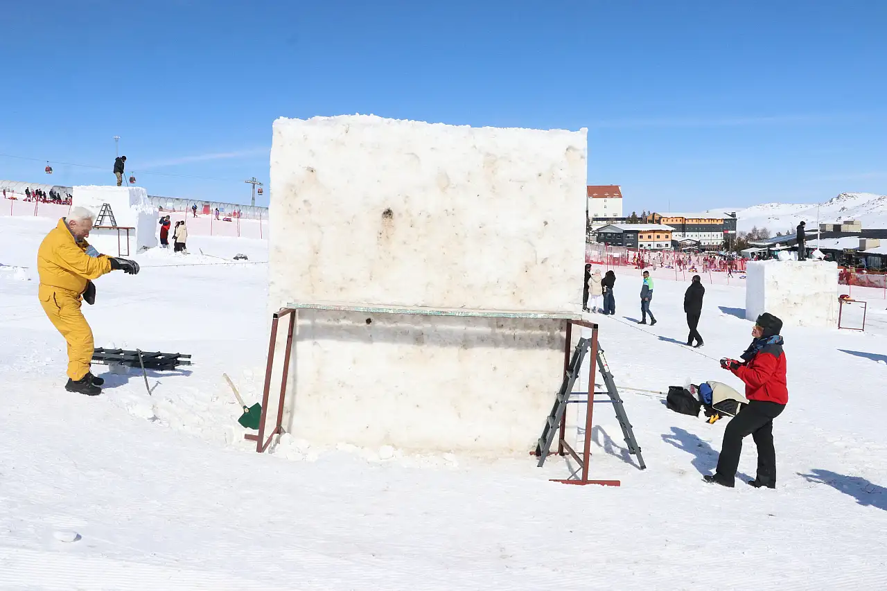 83'lük heykeltıraştan Erciyes'e sanatsal dokunuş