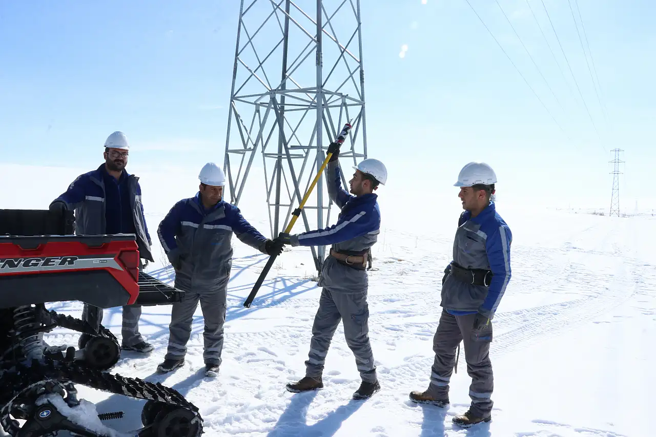 Kayseri'de karda kışta bu adamlar ne yapıyor?