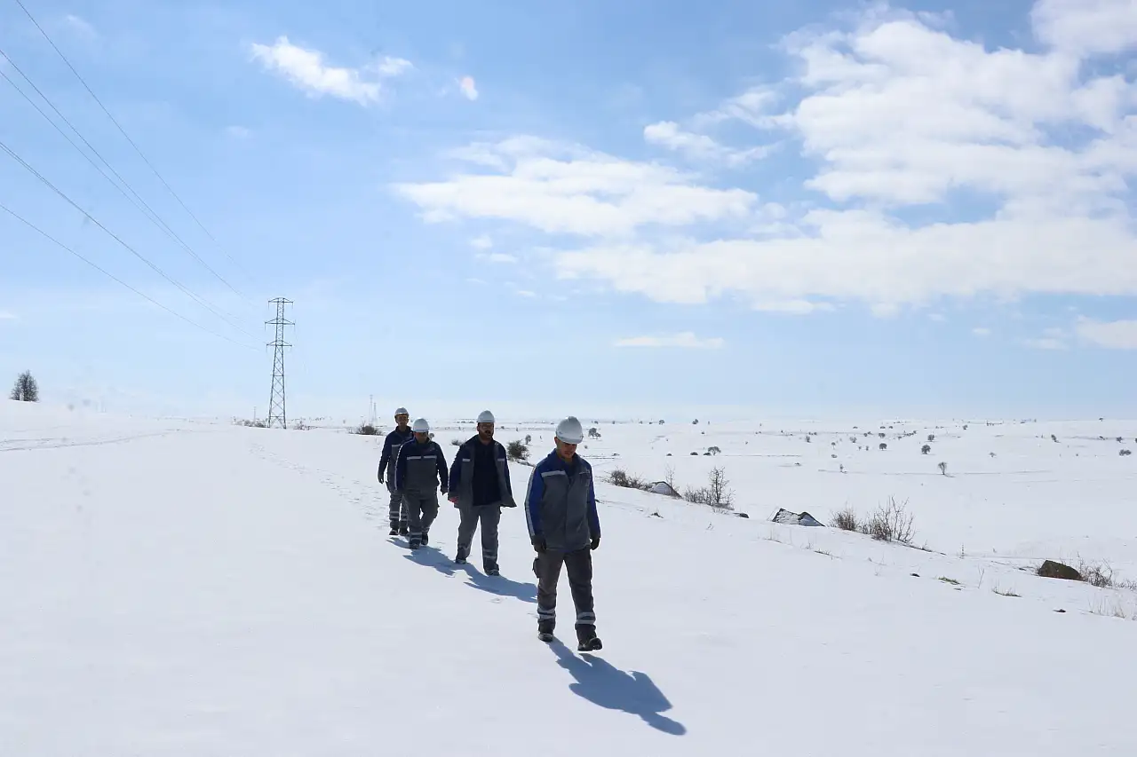 Kayseri'de karda kışta bu adamlar ne yapıyor?