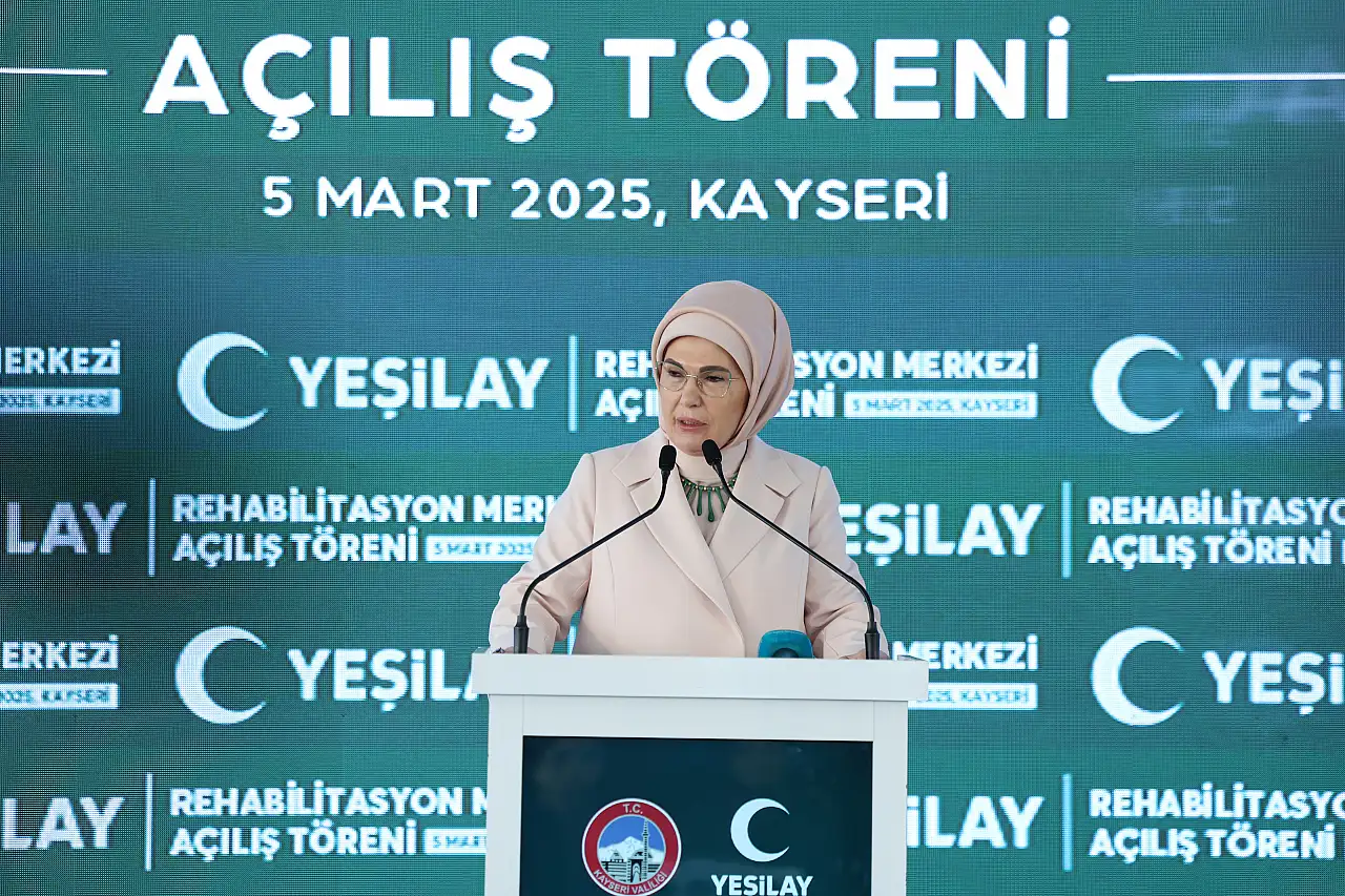 Cumhurbaşkanı'nın eşi Emine Erdoğan'dan Kayseri'deki merkeze övdü