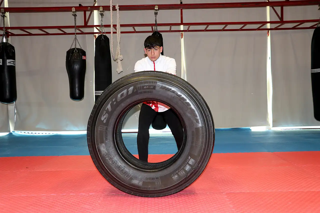 Kick boksun yükselen yıldızı Kayserili Muhammed...