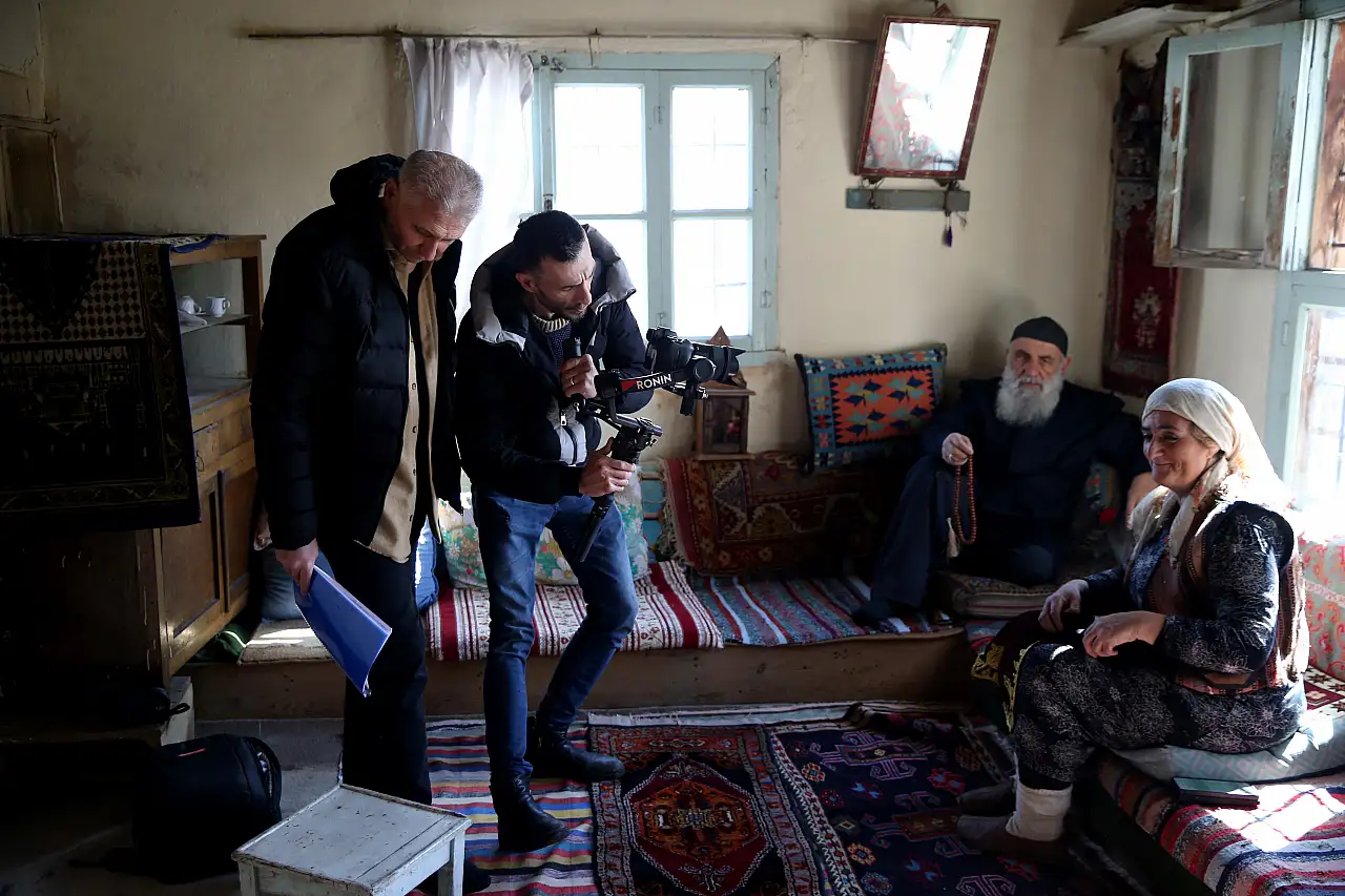 Develi'de bakın kimin filmi çekiliyor: Gardiyan senarist, çalgıcı yönetmen