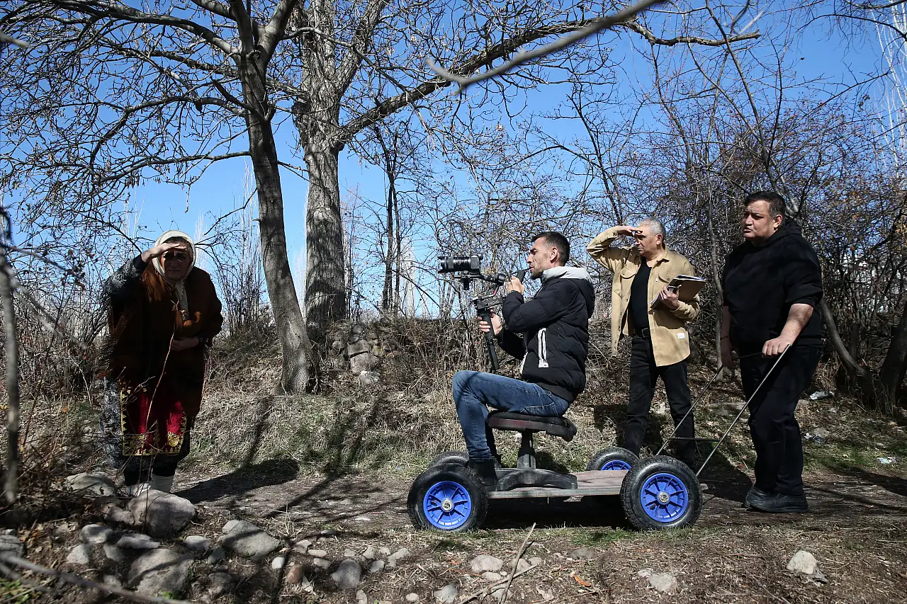 Develi'de bakın kimin filmi çekiliyor: Gardiyan senarist, çalgıcı yönetmen