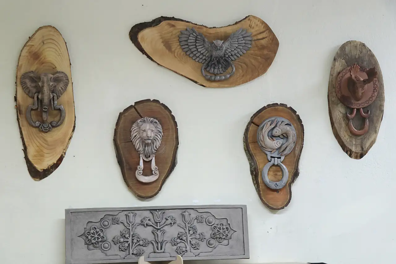 Tarihe ışık tutan kapı levhaları ve süslemeleri koruma altında