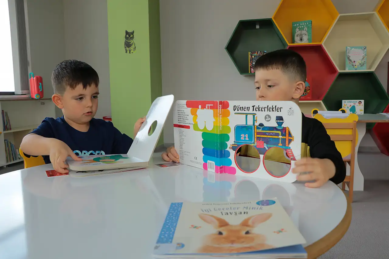 Mahalle kütüphaneleri minik okurları ağırlıyor