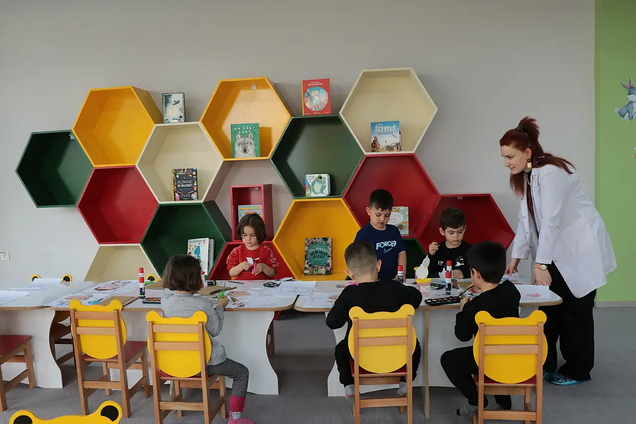 Mahalle kütüphaneleri minik okurları ağırlıyor