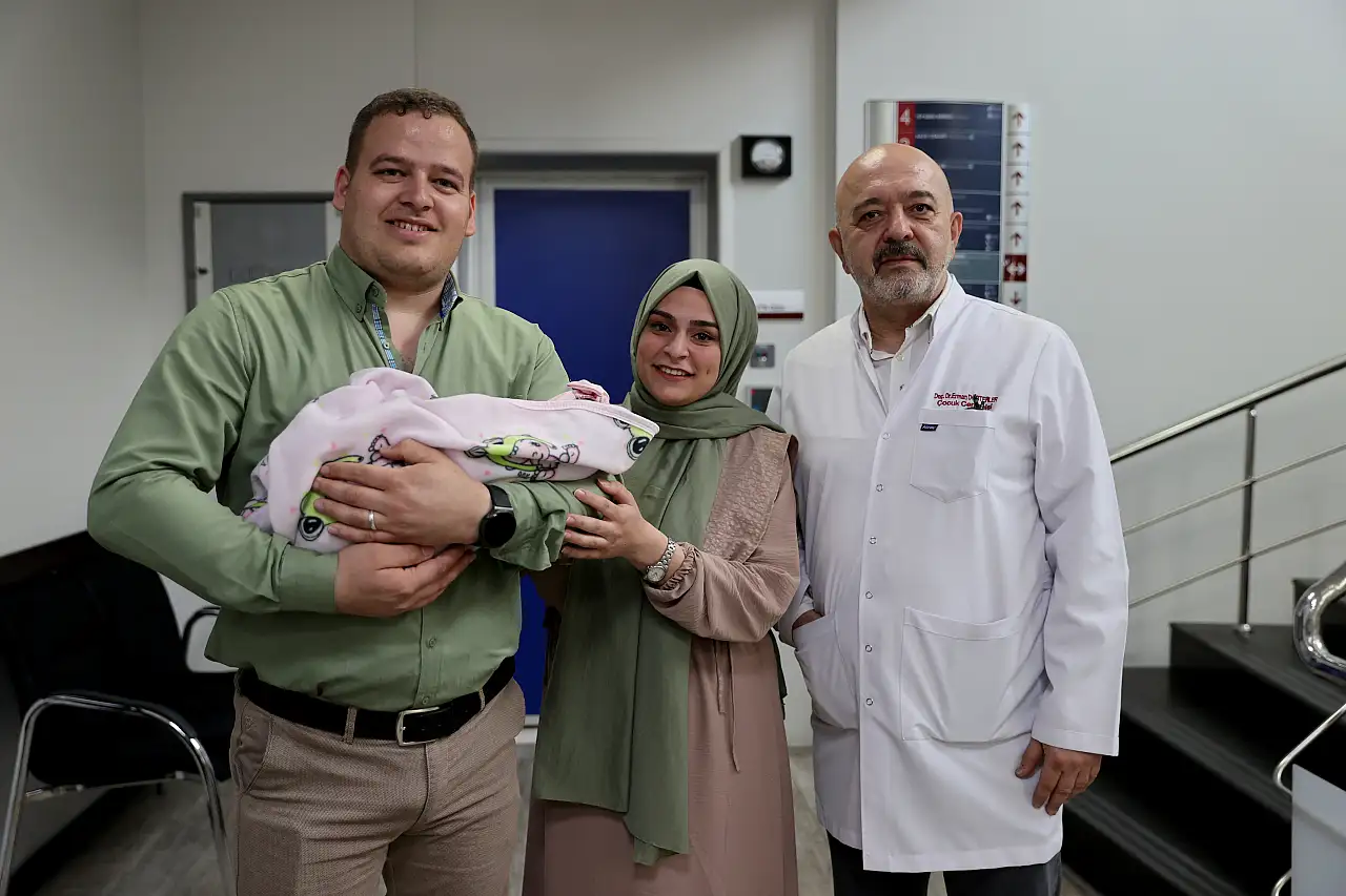 Kayseri'de hayat kurtaran ameliyat: Omfalosel tanılı bebek hayata döndü