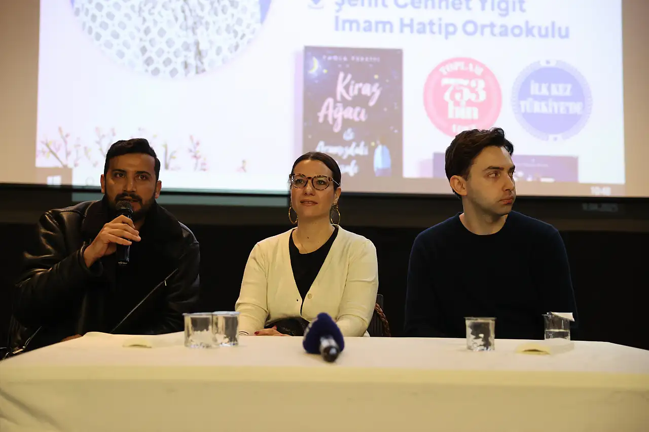 Dünyaca ünlü yazar Kayseri'de öğrencilerle bir araya geldi