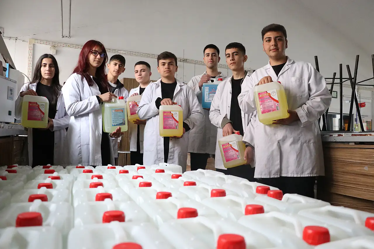 Kayseri'deki lise fabrikaya dönüştü! Milyonluk gelir elde ediyorlar