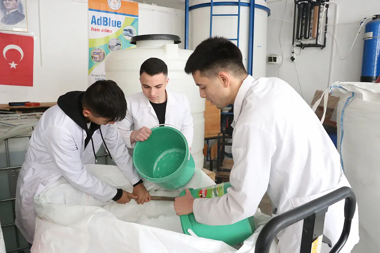 Kayseri'deki lise fabrikaya dönüştü! Milyonluk gelir elde ediyorlar