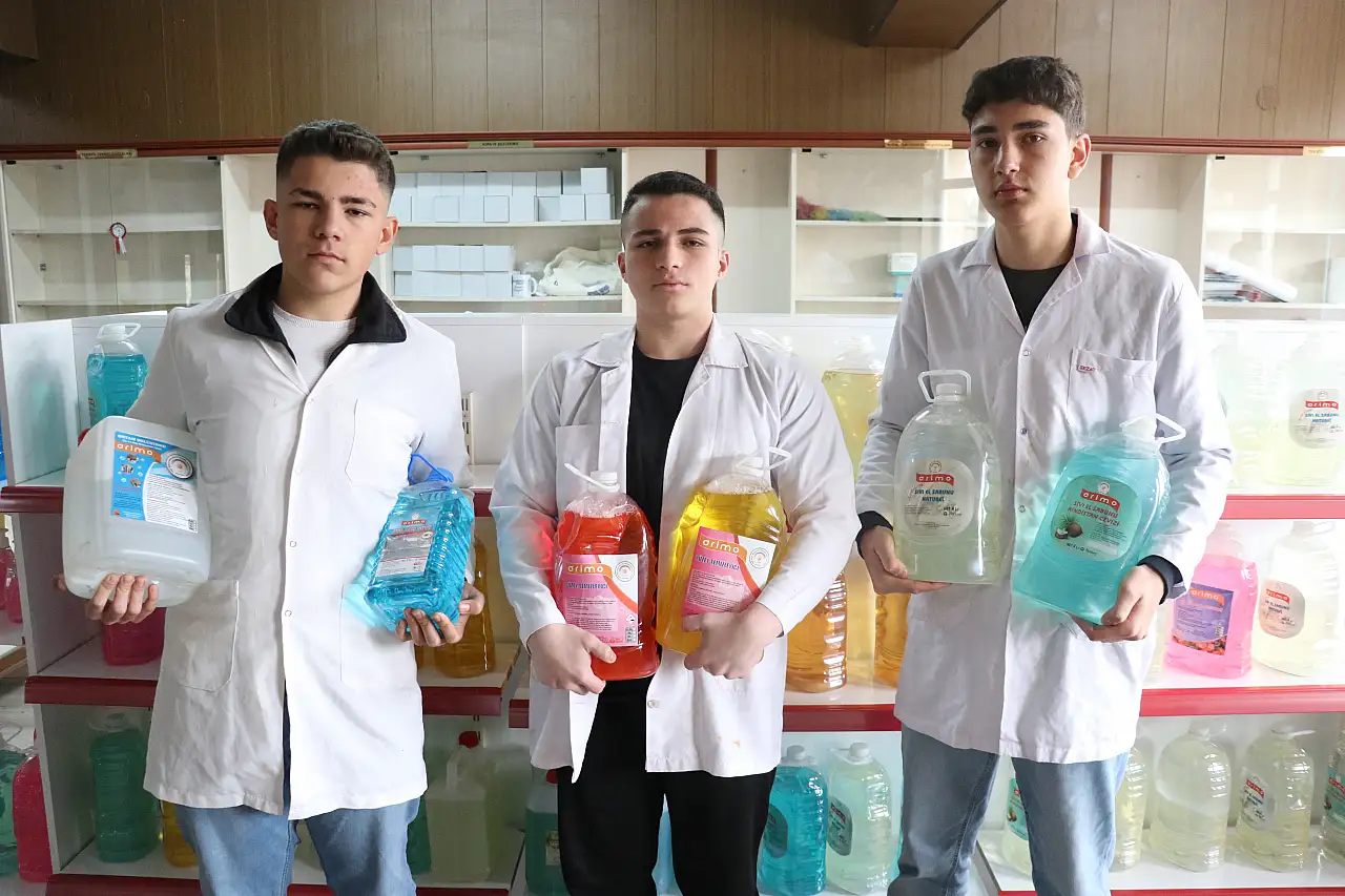 Kayseri'deki lise fabrikaya dönüştü! Milyonluk gelir elde ediyorlar