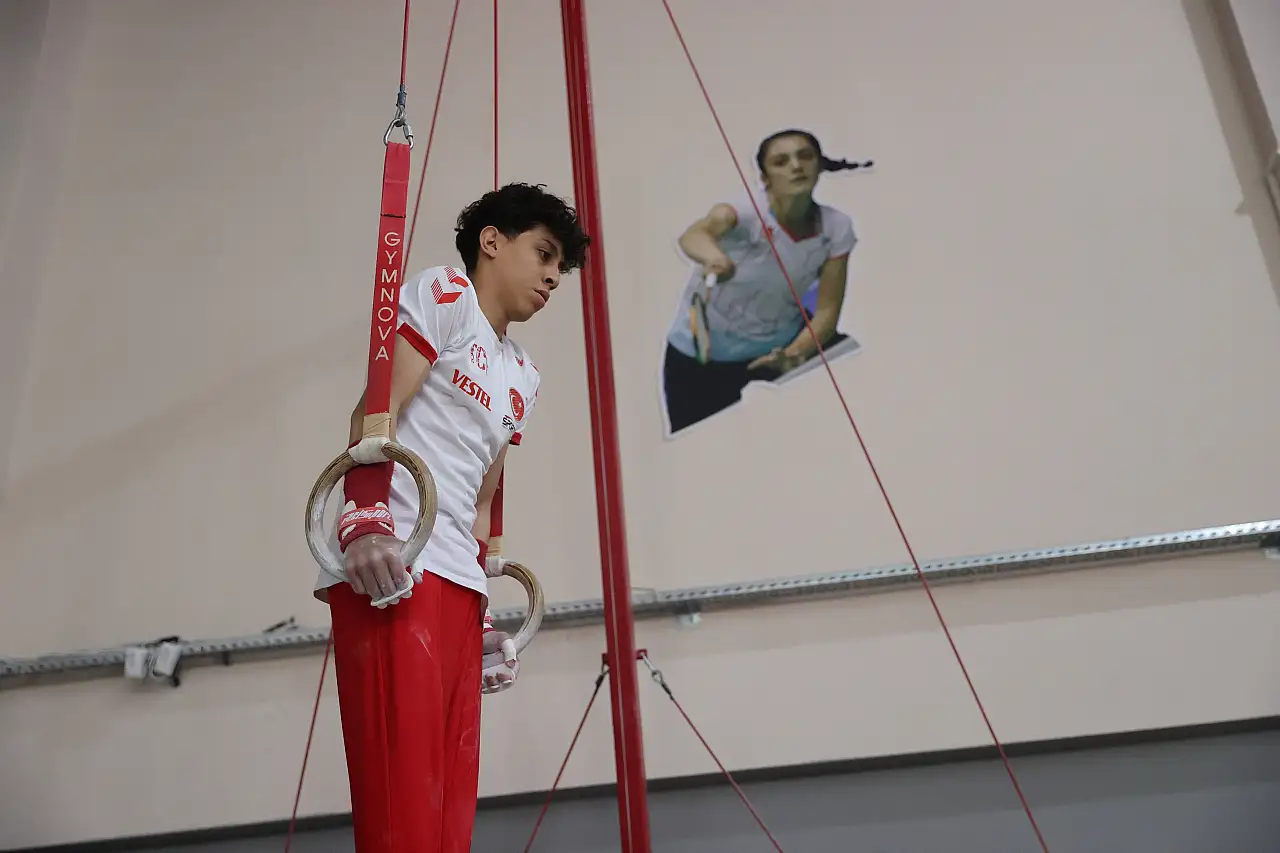 15 yaşında dünya ikincisi olan Kayseri sporcu zirveye göz kırpıyor