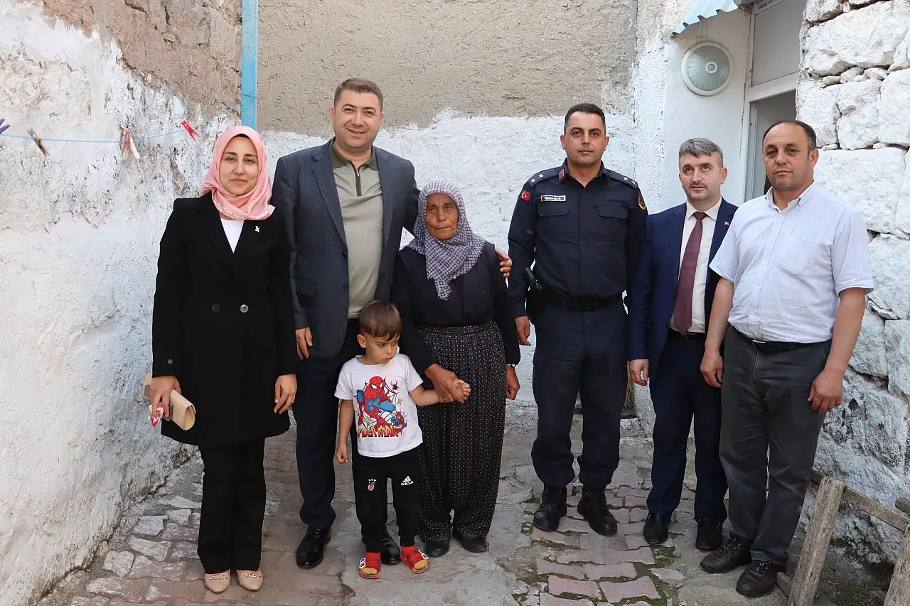 Kaymakam şehit ailelerini unutmadı