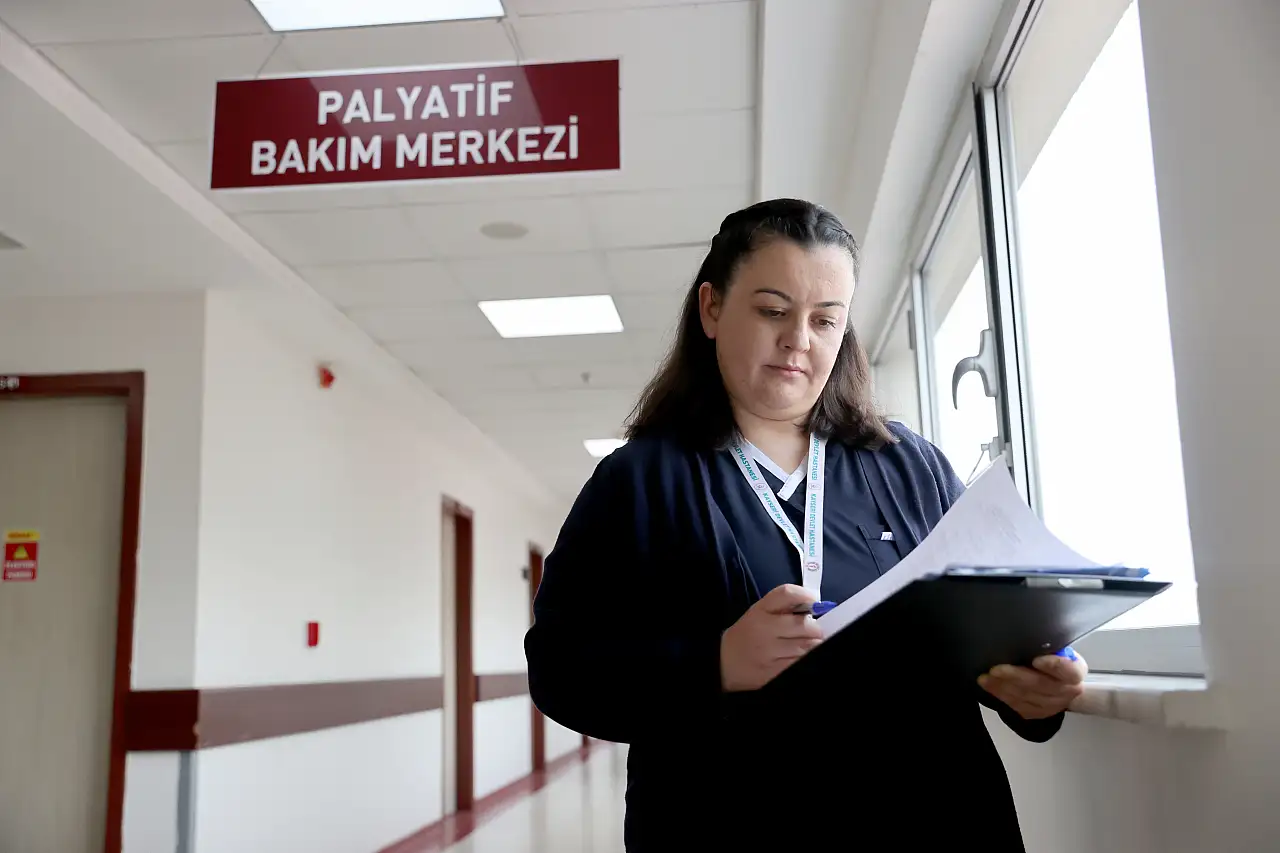 Kayseri'de gözündeki kayba rağmen hastalarına adanan bir ömür!