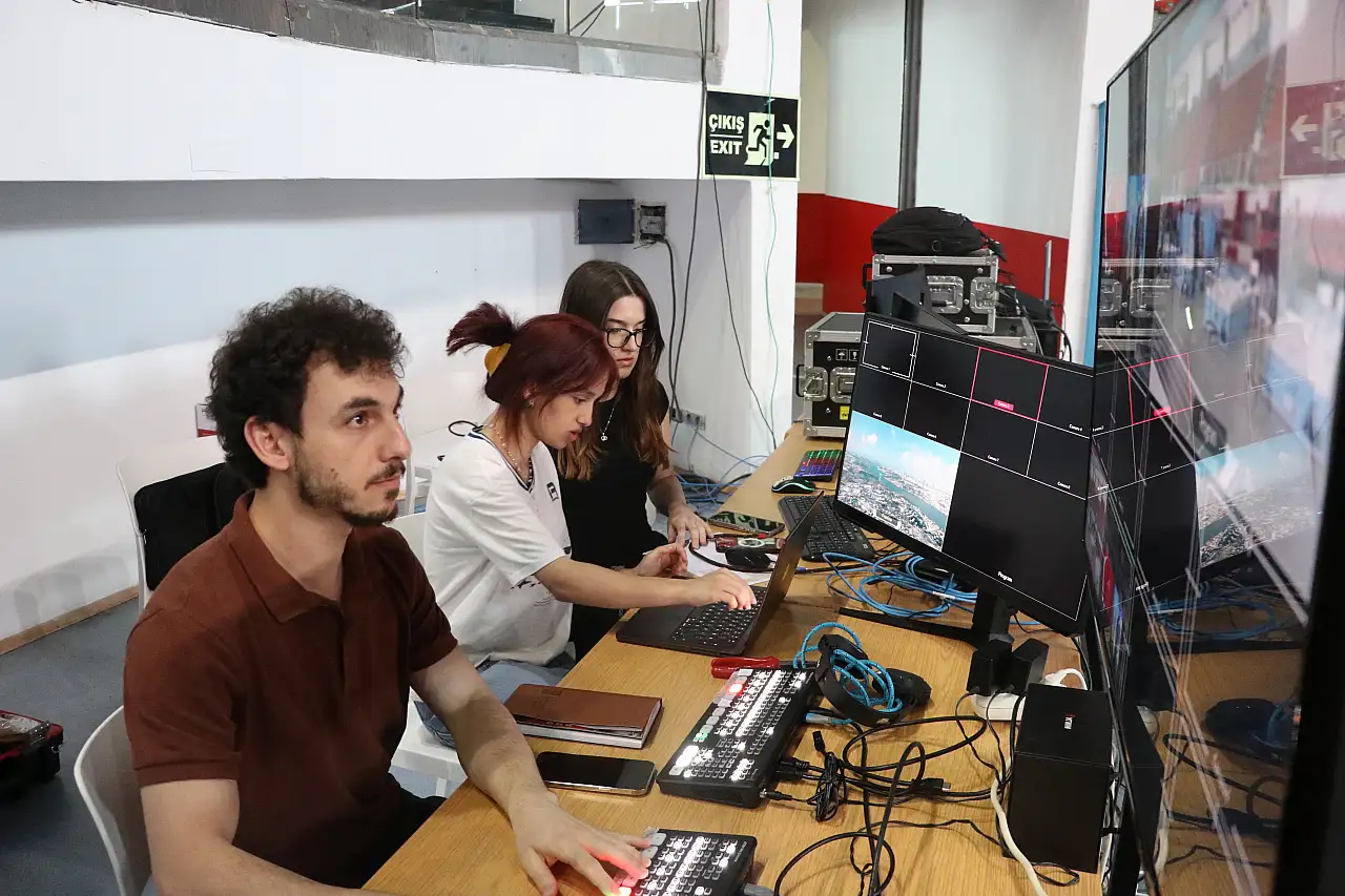 Uluslararası yarışmanın sahnesini öğrenciler kurdu!