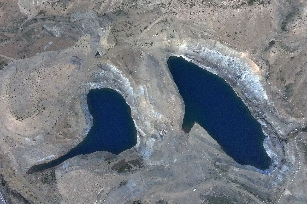 Kayseri'de terk edilen maden alanı göl oldu!