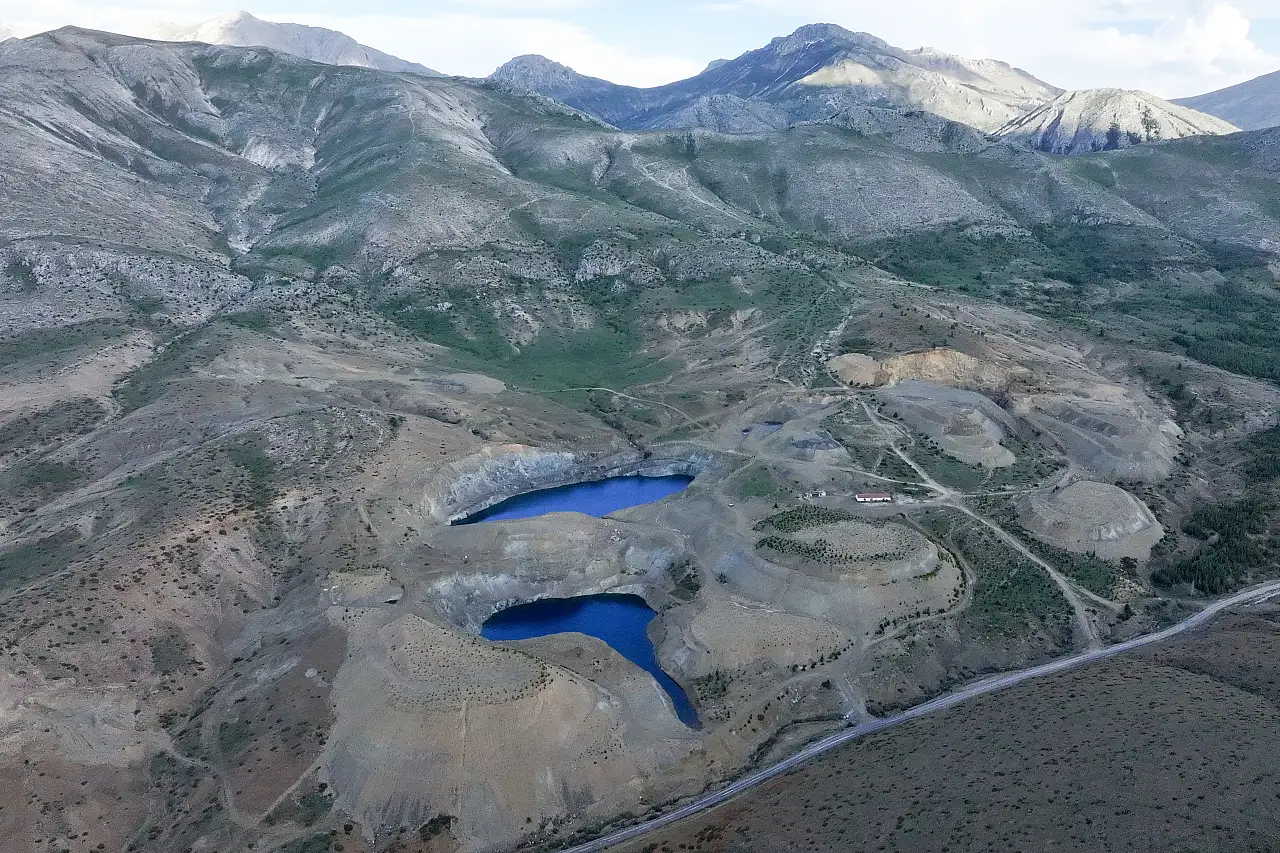 Kayseri'de terk edilen maden alanı göl oldu!