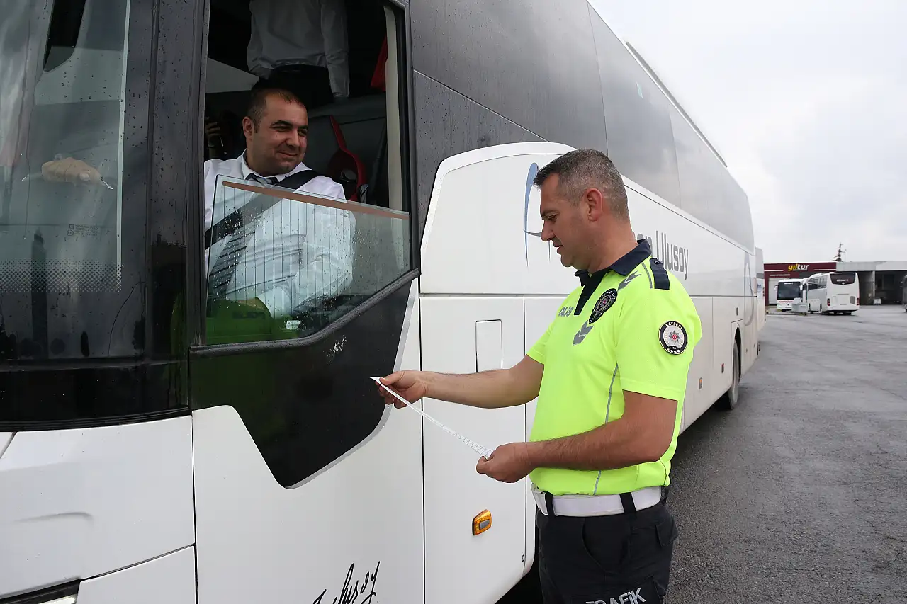 Polis ekipleri hem uyardı hem de denetledi!