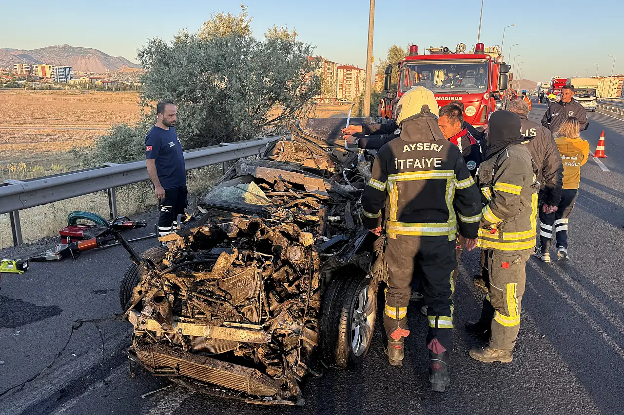 Kuzey Çevre Yolu'nda can pazarı: Otomobil hurdaya döndü