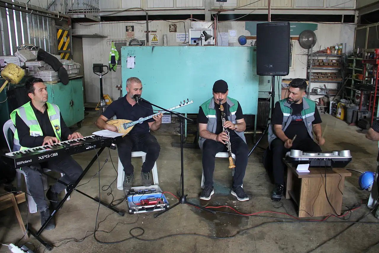 Talas Belediyesi çalışanları sahnede! Gündüz mesai, akşam prova