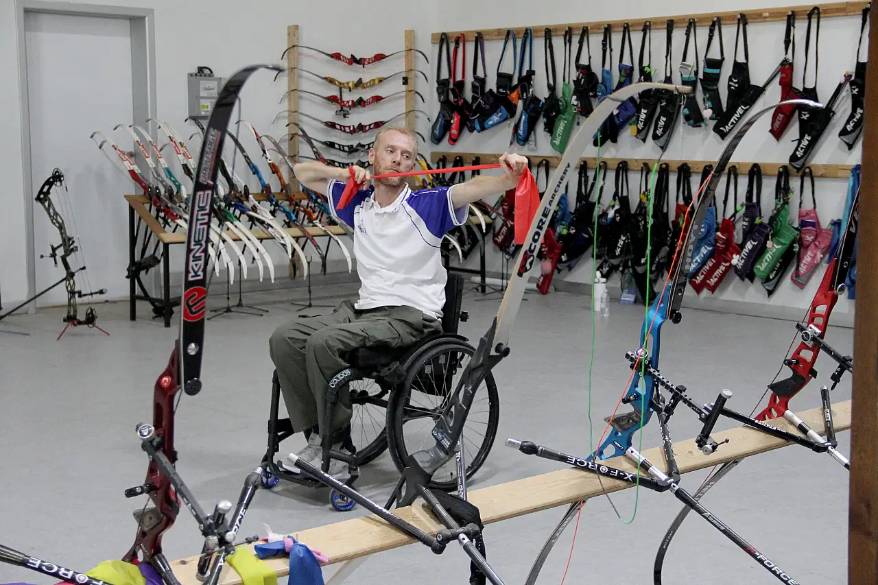 Kazada felç kaldı pes etmedi okçulukla hayata döndü