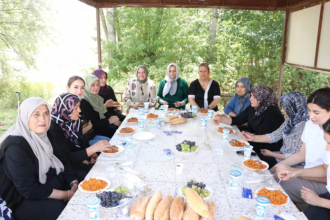 Memleket hasreti pilav sofrasında dindi